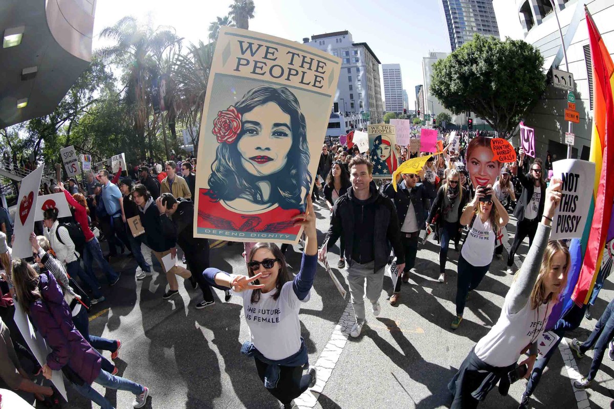 epaselect epa05739858 Over a 100,000 demonstrators participate in the Woman's March in Los Angeles, California, USA, 21 January 2017 to protest Donald J. Trump who took the oath of office and was ...
