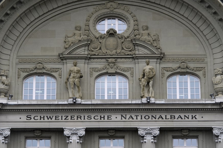 ARCHIVBILD ZU DEN ZAHLEN DER SNB --- The facade of the Swiss National Bank SNB pictured at the Bundesplatz, one day prior to the semi-annual press conference of the Swiss National Bank (SNB BNS), in B ...