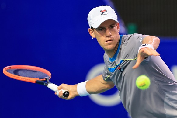 epa11183753 Diego Schwartzman of Argentina returns a ball to Miomir Keckmanovic of Serbia during the first day of the Acapulco Mexican Open in Acapulco, Mexico, 26 February 2024. EPA/DAVID GUZMAN