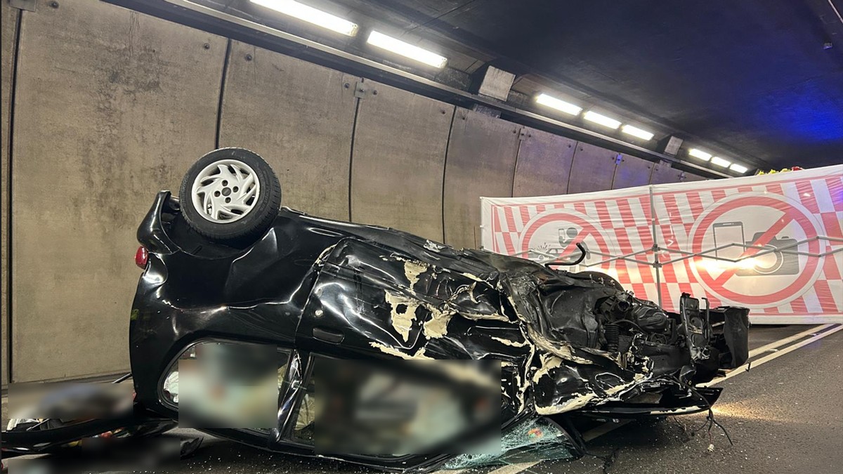 Bei-einer-Kollision-im-Gotthardtunnel-werden-zwei-Personen-verletzt