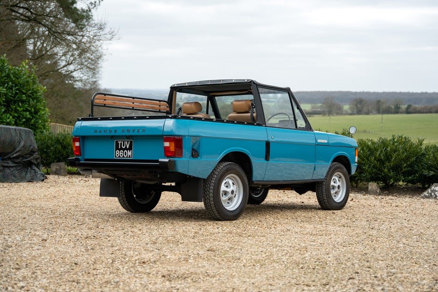 1973 Range Rover Classic Cabriolet - mit Minibar!

https://collectingcars.com/for-sale/1973-range-rover-classic-2-door-suffix-d