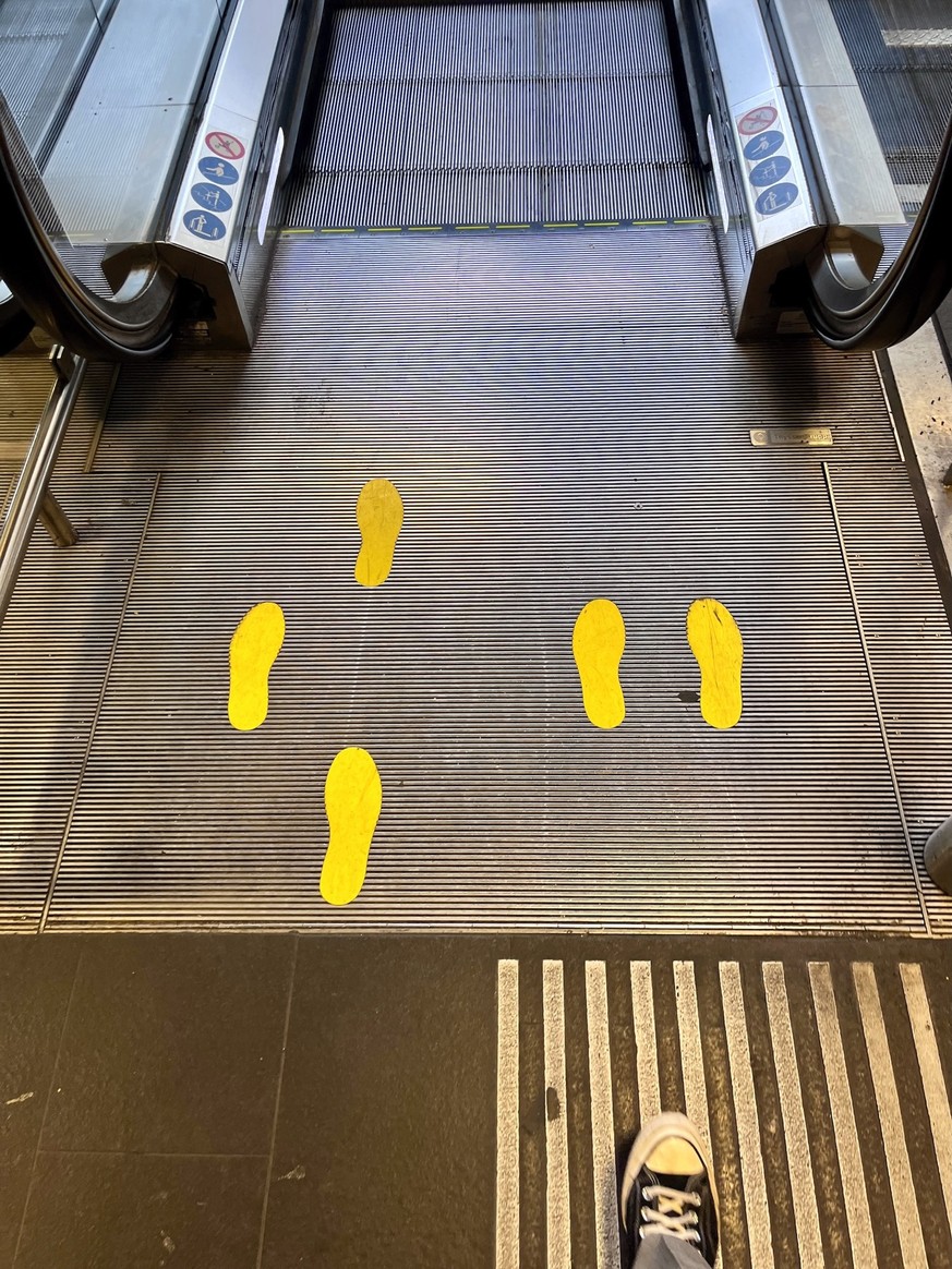 Links gehen, rechts stehen VERDAMMT. Rolltreppen für Dummies.