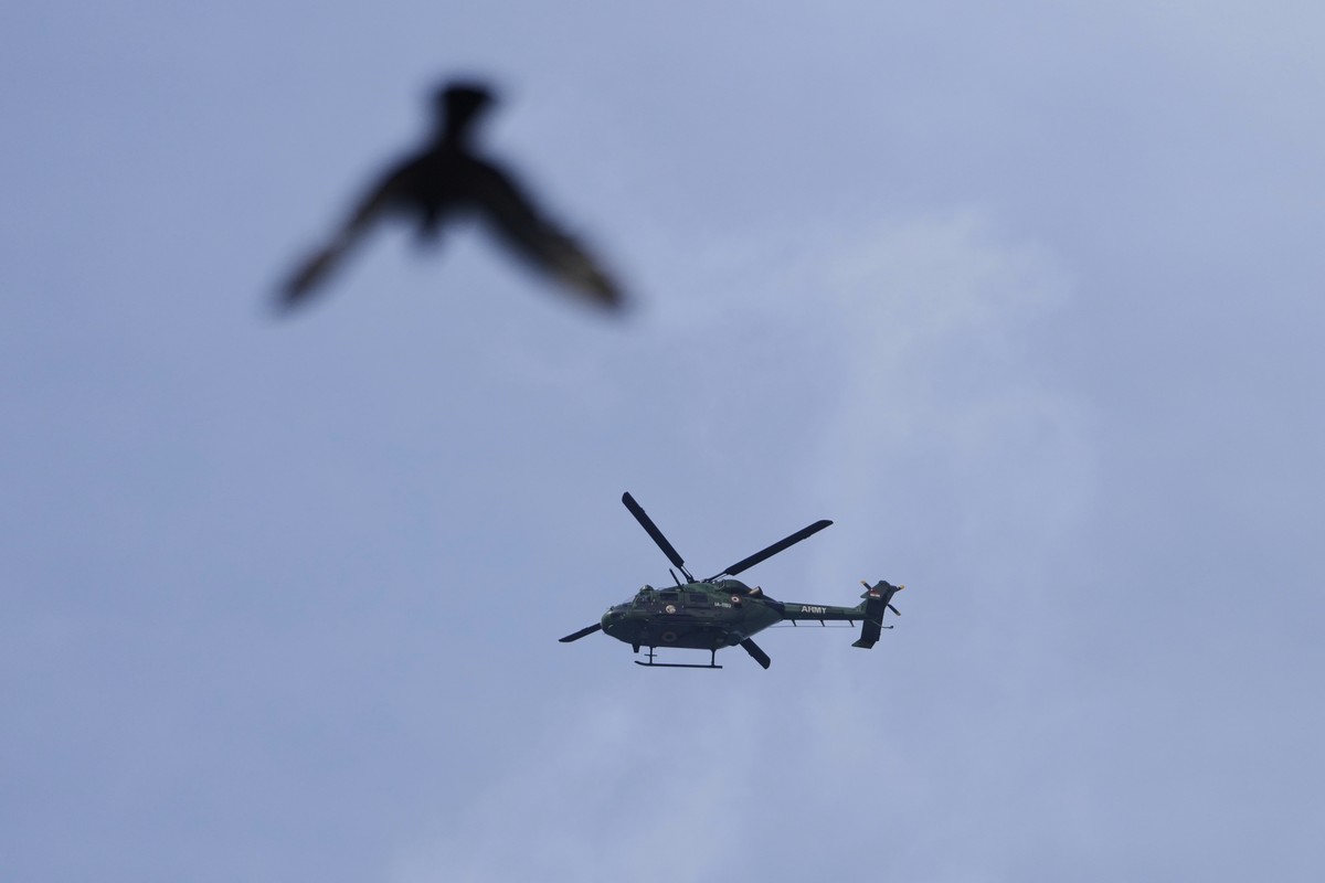Indian army's helicopter and a bird fly over the sky in Srinagar, Indian controlled Kashmir, Monday, May. 5, 2025. (AP Photo/Mukhtar Khan)
India Pakistan Kashmir