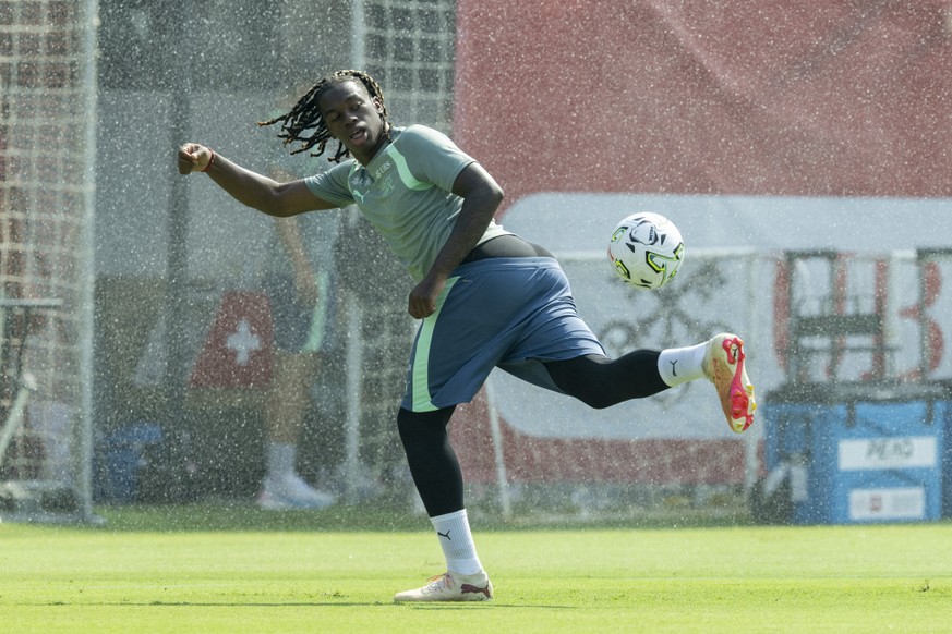 Der Nationalspieler Winsley Boteli beim ersten Rasentraining, anlaesslich eines mehrtaegigen Trainingslagers der Schweizer Fussball Nationalmannschaft zur Vorbereitung auf die vier kommenden Spiele de ...