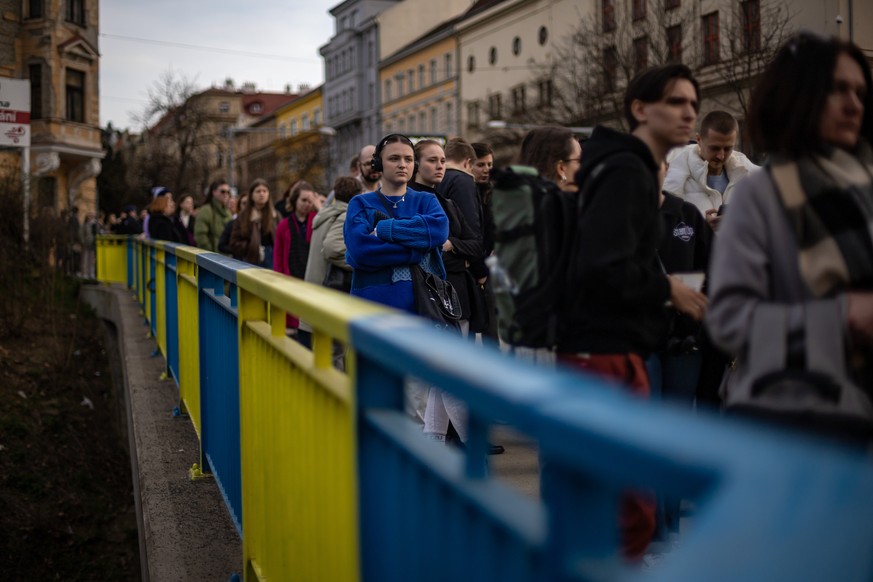 epaselect epa11222865 Russian citizens wait in line to cast their ballots in presidential elections at the Russian embassy in Prague, Czech Republic, 15 March 2024. The Federation Council has schedule ...
