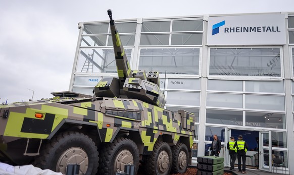 epa11387657 A tank is on display at the area of German weapons maker Rheinmetall at the ILA Berlin Air Show 2024 in Schoenefeld near Berlin, Germany, 03 June 2024. The aerospace and defense industry e ...