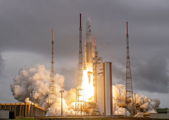 Arianespace&#039;s Ariane 5 rocket with NASA&#039;s James Webb Space Telescope onboard, lifts off Saturday, Dec. 25, 2021, at Europe&#039;s Spaceport, the Guiana Space Center in Kourou, French Guiana. ...