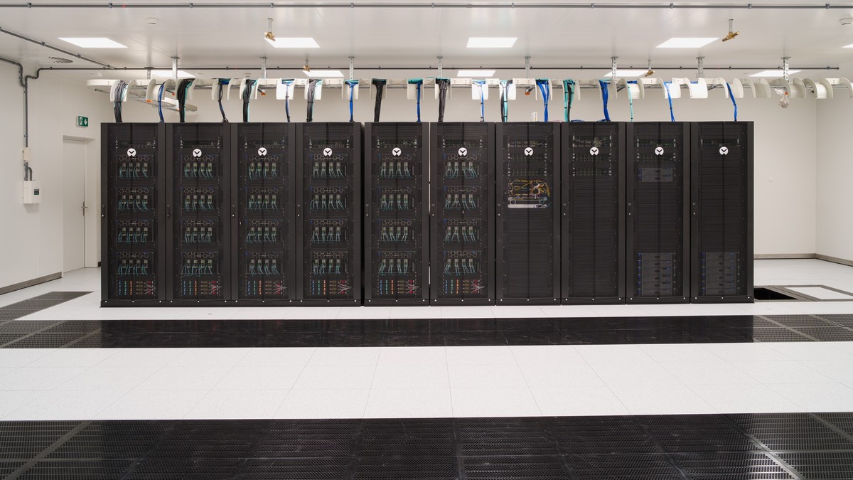 Der-leistungsf-higste-kommerzielle-KI-Supercomputer-der-Schweiz-geht-in-Betrieb