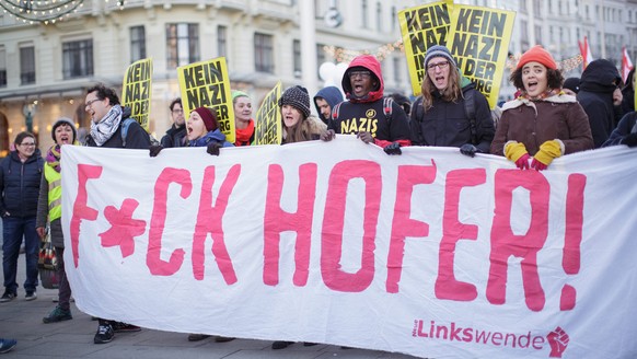 epa05658008 Demonstrators take part in the Anti Hofer rally in Vienna, Austria, 03 December, 2016. Austrians will choose a new President on Sunday, 04 December, between two candidates, Alexander Van d ...