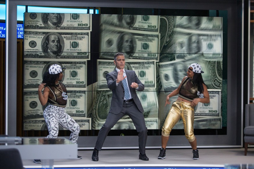 «Money Monster»-Moderator Lee Gates (Clooney) macht sich mit aller Macht zum Affen.