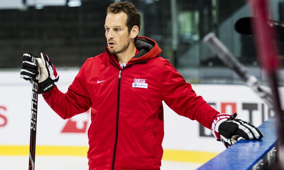 ARCHIV -- ZUM START DER EISHOCKEY WM AM FREITAG, 10. MAI 2019, STELLEN WIR IHNEN FOLGENDES BILDMATERIAL ZUR VERFUEGUNG Â Patrick Fischer, head coach of Switzerland national ice hockey team, reacts du ...