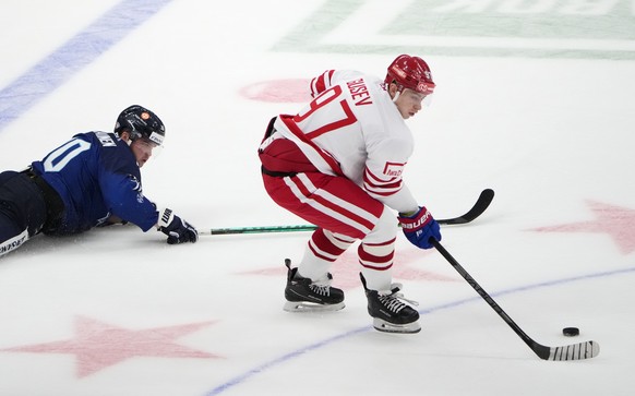 Finland&#039;s Teemu Hartikainen, left, and Russia&#039;s Nikita Gusev battle for the puck during the Channel One Cup ice hockey match between Russia and Finland in Moscow, Russia, Sunday, Dec. 19, 20 ...