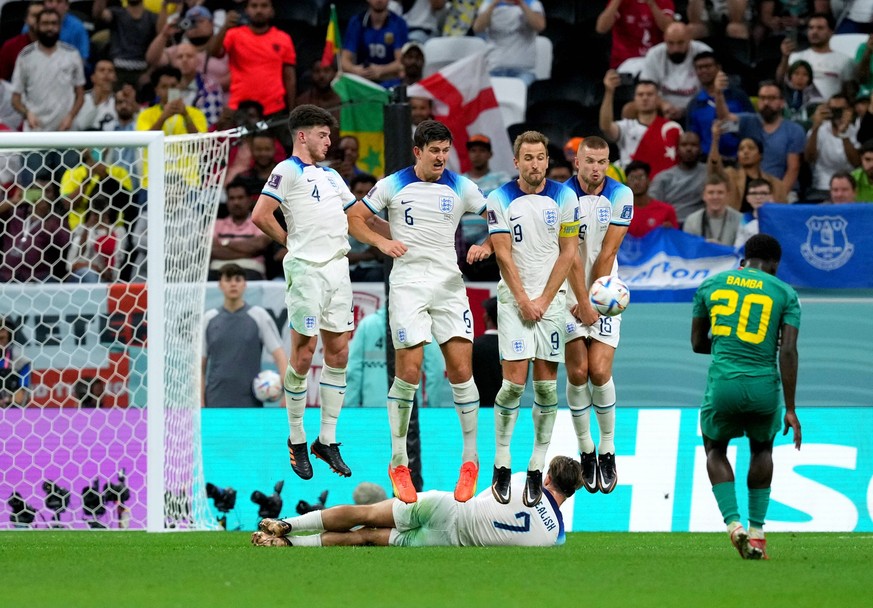 England v Senegal - FIFA World Cup, WM, Weltmeisterschaft, Fussball 2022 - Round of 16 - Al Bayt Stadium England players defend a free kick from Senegal s Bamba Dieng during the FIFA World Cup Round o ...