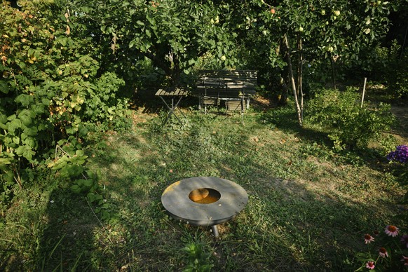 Eine Feuerschale in einem Schrebergarten, fotografiert am Donnerstag, 30. Juli 2026 in Bern. Wegen der anhaltenden Hitzewelle und des extremen Trocken wetterstresses hat der Kanton Bern ein Feuerverbo ...