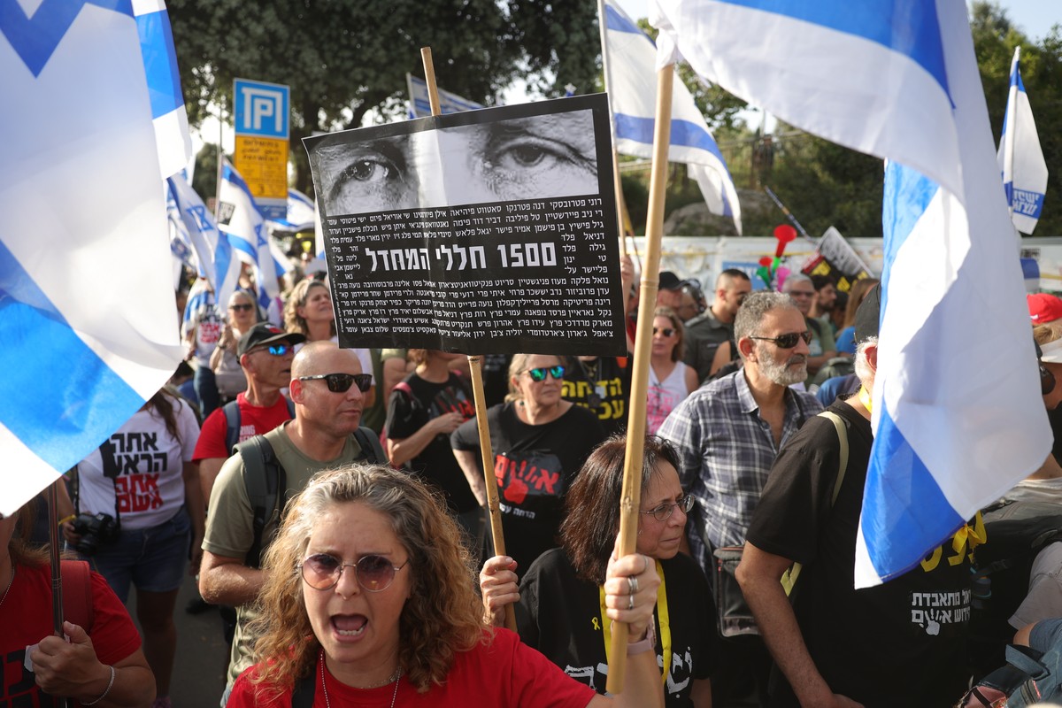 epa11355954 People protest against the government during a protest calling for immediate elections, outside the Knesset, the Israeli parliament, in Jerusalem, 20 May 2024. Protesters called for day of ...
