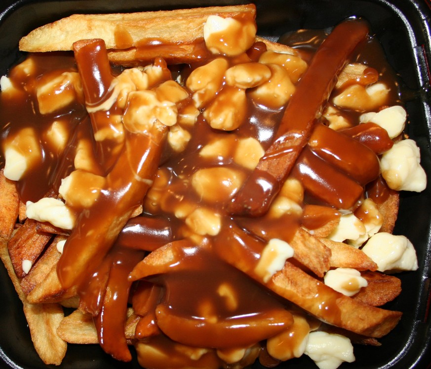 poutine kanadische kartoffeln gravy sauce käse https://en.wikipedia.org/wiki/Poutine#/media/File:Poutine.JPG