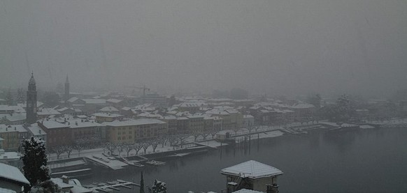 Tief winterlich: Blick auf Ascona und den Lago Maggiore.&nbsp;