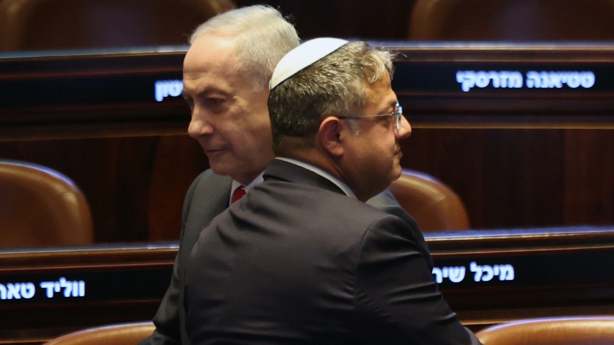 epa12700398 Israeli Prime Minister Benjamin Netanyahu (R) and National Security Minister Itamar Ben-Gvir attend a special session to mark the 77th anniversary of the Knesset's establishment and t ...
