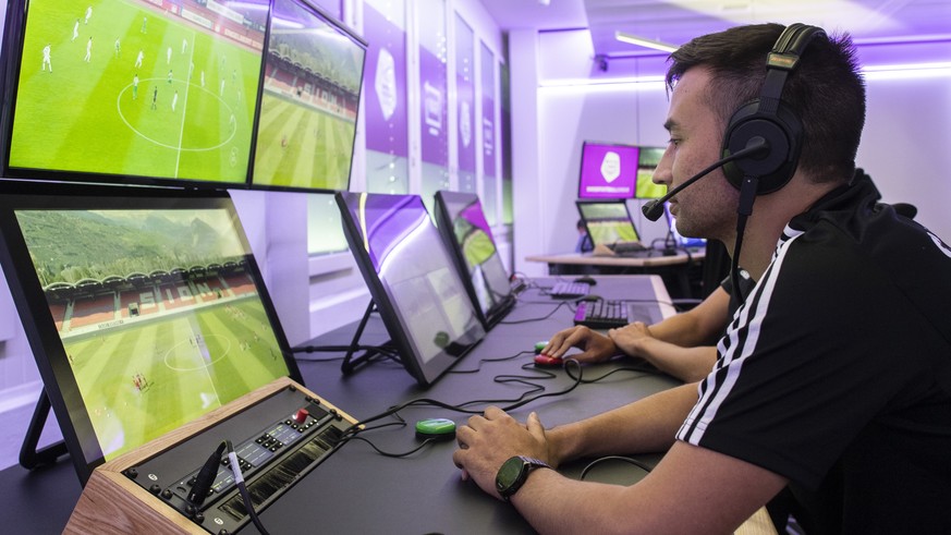 Blick in die Raeumlichkeiten anlaesslich der Praesentation zur diesjaehrigen Einfuehrung des Video Assistant Referee, VAR, in der Raffeisen Super League, aufgenommen am Mittwoch, 17. Juli 2019 in Volk ...