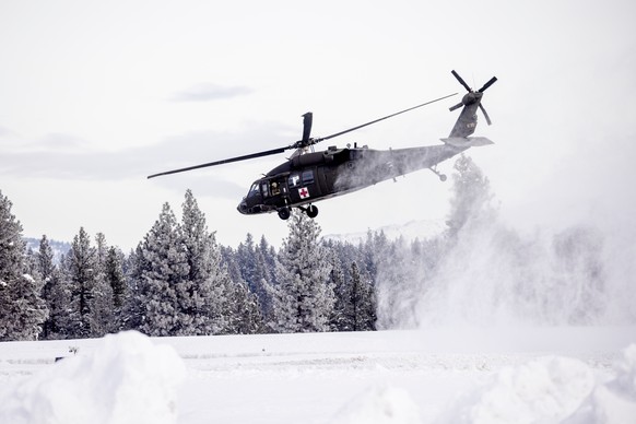 A U.S. Army Blackhawk helicopter lifts off on a mission to recover skiers who died during an avalanche, in Truckee, Calif., Saturday, Feb. 21, 2026. (Stephen Lam/San Francisco Chronicle via AP)
Califo ...