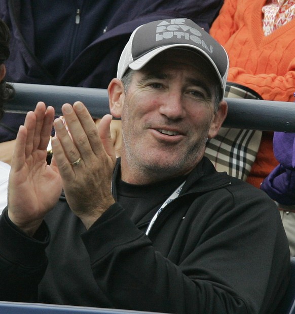 Brad Gilbert, coach of Great Britain&#039;s tennis player Andy Murrray, watches a match between Murray and Alessio Di Mauro, at the US Open tennis tournament in New York, Friday, Sept. 1, 2006. (AP Ph ...