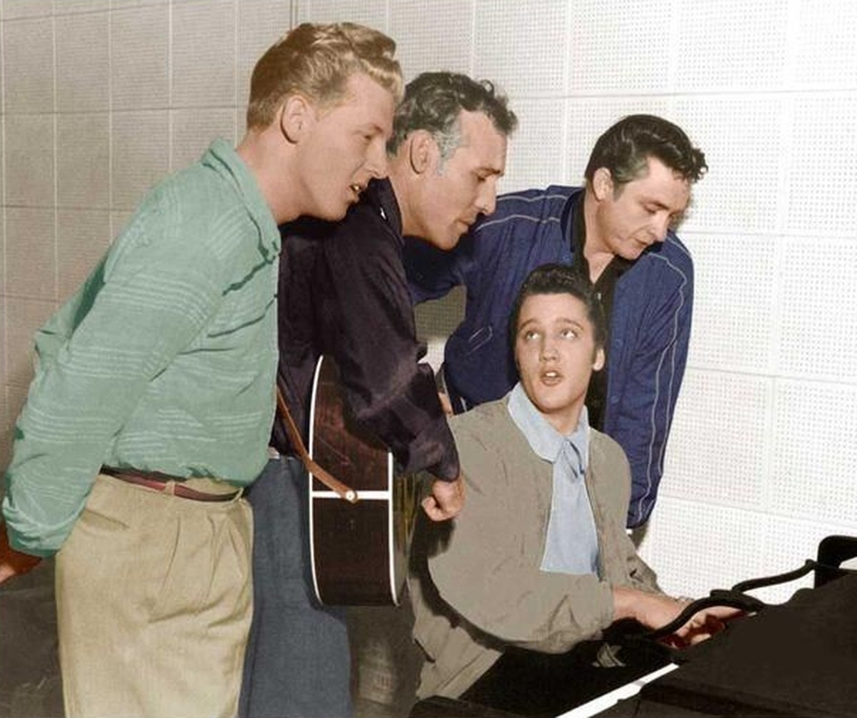 Million dollar quartet. Jerry Lee Lewis, Carl Perkins, Elvis Presley and Johnny Cash. Impromtu jamming session. Picture is hanging in Gracelands, the former home of Elvis Presley. UnitedArchives005517 ...