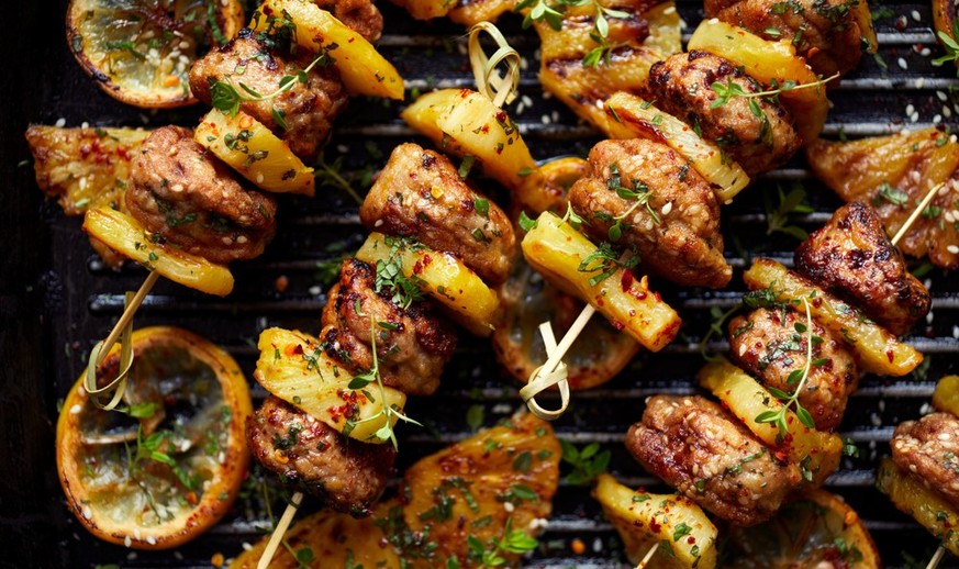 poulet ananas grill kebab skewers chicken pineapple hawaii essen food kochen grill bbq