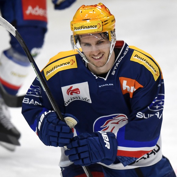 Der Zuercher Pius Suter jubelt nach dem 3-0 beim Eishockeyspiel der National League ZSC Lions gegen den EV Zug in Zuerich am Samstag, 29. Februar 2020. (KEYSTONE/Walter Bieri)