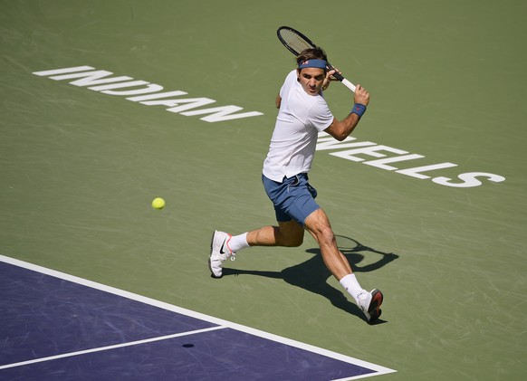 Roger Federer, of Switzerland, returns a shot to Hubert Hurkacz, of Poland, at the BNP Paribas Open tennis tournament Friday, March 15, 2019, in Indian Wells, Calif. (AP Photo/Mark J. Terrill)