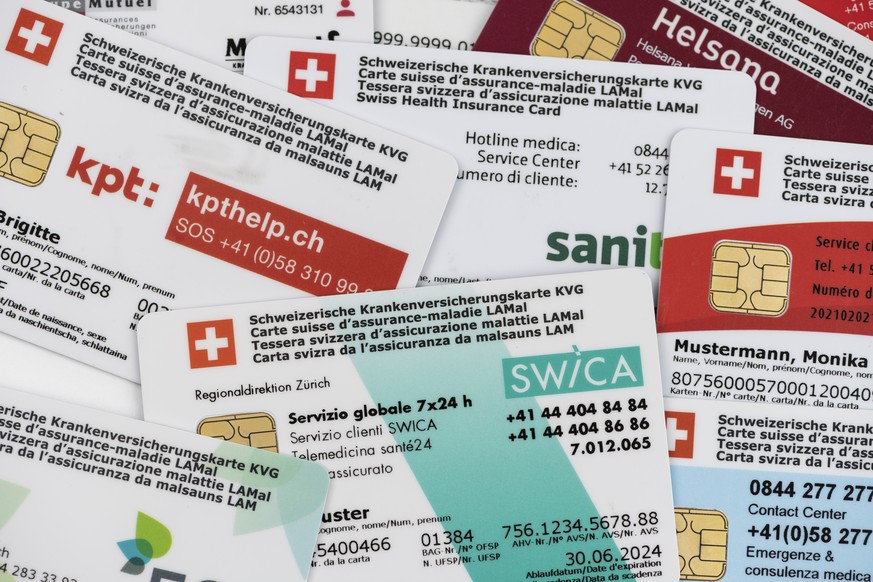 THEMENBILD ZU DEN KRANKENKASSENPRAEMIEN --- [Symbolic Image] Different Swiss health insurance cards, photographed in Zurich, Switzerland, on September 9, 2019. (KEYSTONE/Christian Beutler)..[Symbolbil ...