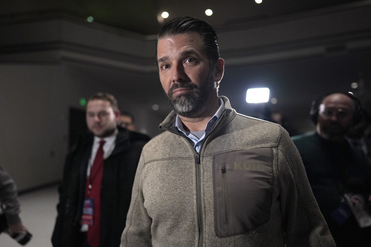 Donald Trump Jr. aurait un air de JD Vance. Un ami du sénateur de l'Ohio s'est exprimé dans le Washington Post, arguant qu'il «ressemblait à Donald Trump Jr.»