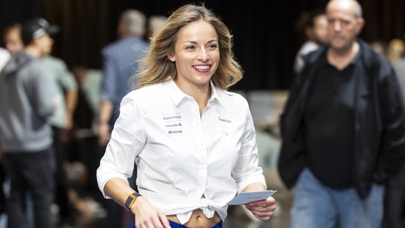 Die Schweizer Skirennfahrerin Lara Gut-Behrami bei der Kleider Abgabe, anlaesslich der Werbewoche von Swiss-ski am Dienstag, 4. Oktober 2022, in The Hall in Duebendorf. (KEYSTONE/Alexandra Wey)