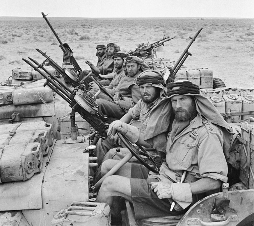 SAS Nordafrika 1943 LRDG Long Range Desert Group https://en.wikipedia.org/wiki/Special_Air_Service#/media/File:Special_Air_Service_in_North_Africa_E_21337.jpg