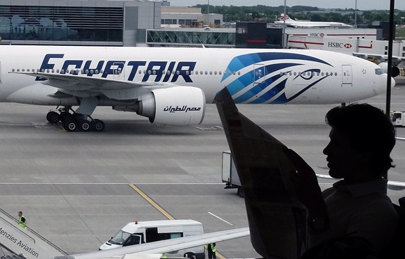 Die Maschine der Egyptair diesen Typs mit der Flugnummer MS804 war am frühen Donnerstagmorgen mit 66 Menschen an Bord auf dem Weg von Paris nach Kairo abgestürzt.