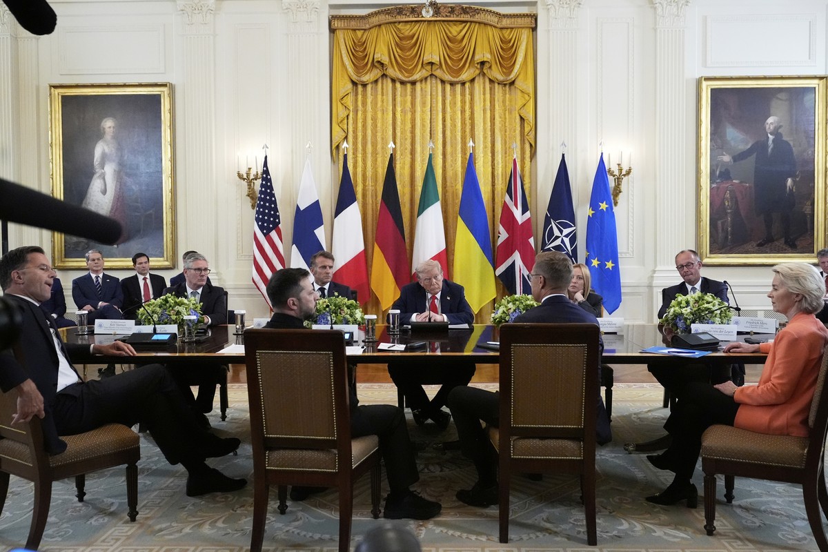 President Donald Trump, center, participates in a meeting with British Prime Minister Keir Starmer, seated at the table from center left, France's President Emmanuel Macron, Italy's Prime Mi ...