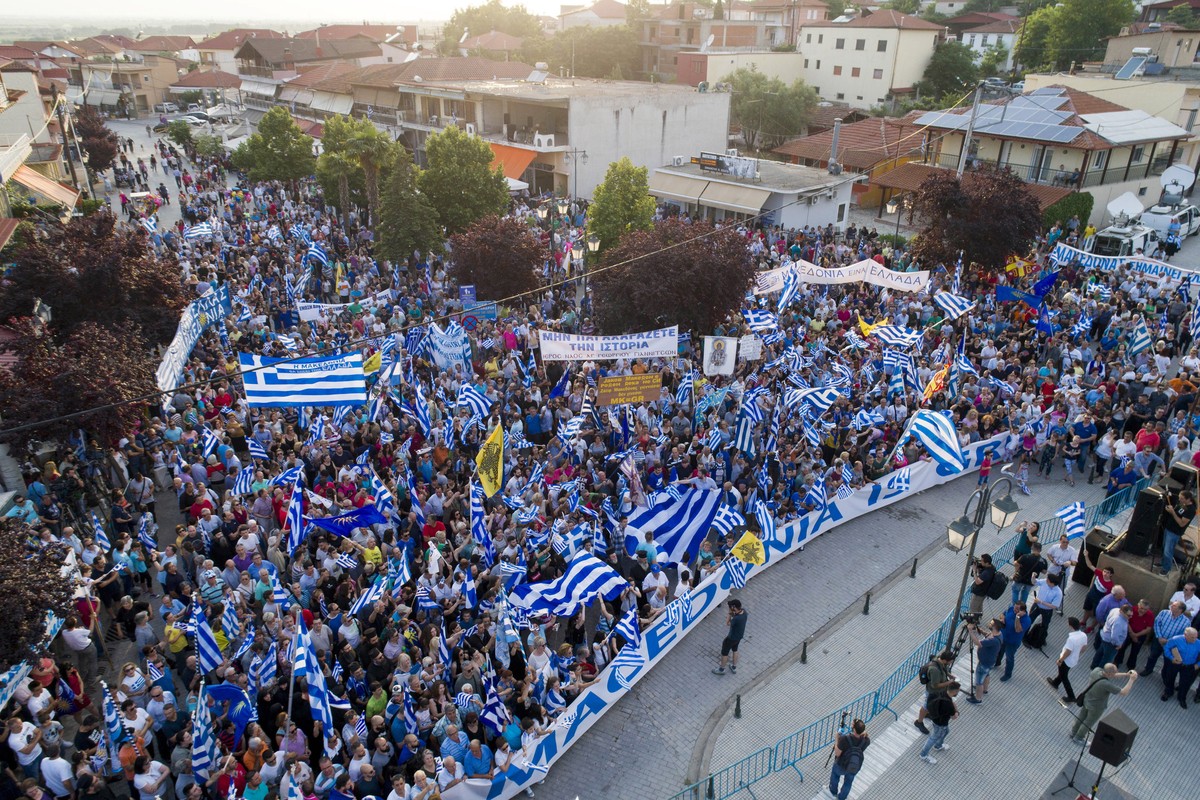 epa06789599 Protesters hold Greek flags and shout slogans during a rally over the name of the Former Yugoslav Republic of Macedonia (FYROM) against to its use of the name 'Macedonia' amid a  ...