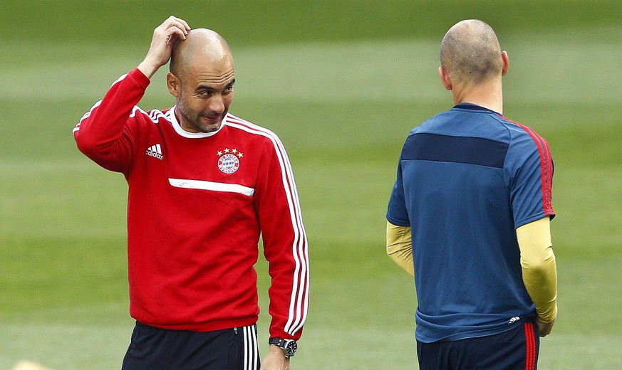 Pep Guardiola im Zwiegespräch mit Arjen Robben.