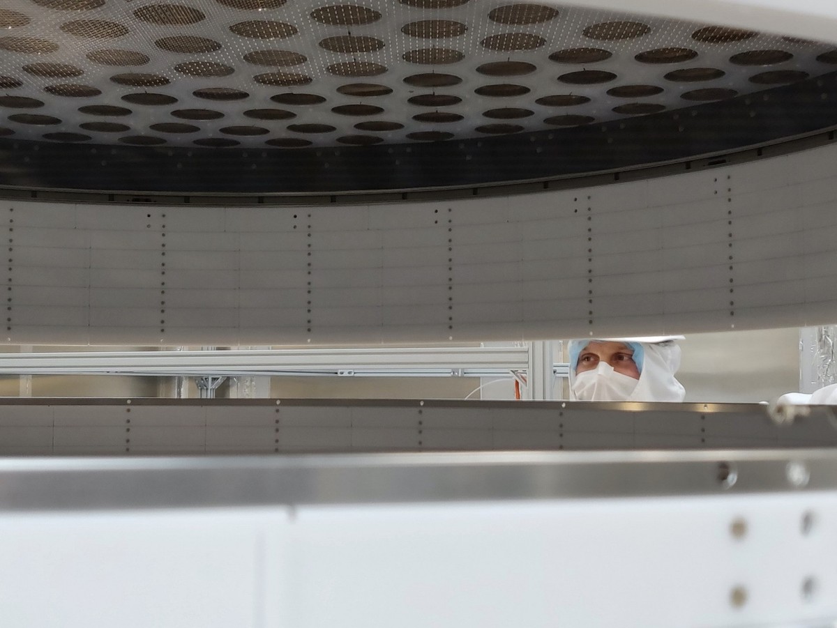 Um nach dunkler Materie zu suchen, setzt LZ Photomultiplierröhren ein.
https://lz.lbl.gov/photos/