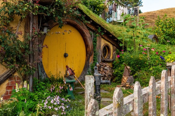 HOBBITON, NEW ZEALAND - JANUARY 20, 2023 - Famous Hobbiton movie set in Matamata from the movies The Hobbit and Lord of the Rings, HOBBITON, NEW ZEALAND - JANUARY 20, 2023 - Famous Hobbiton village in ...