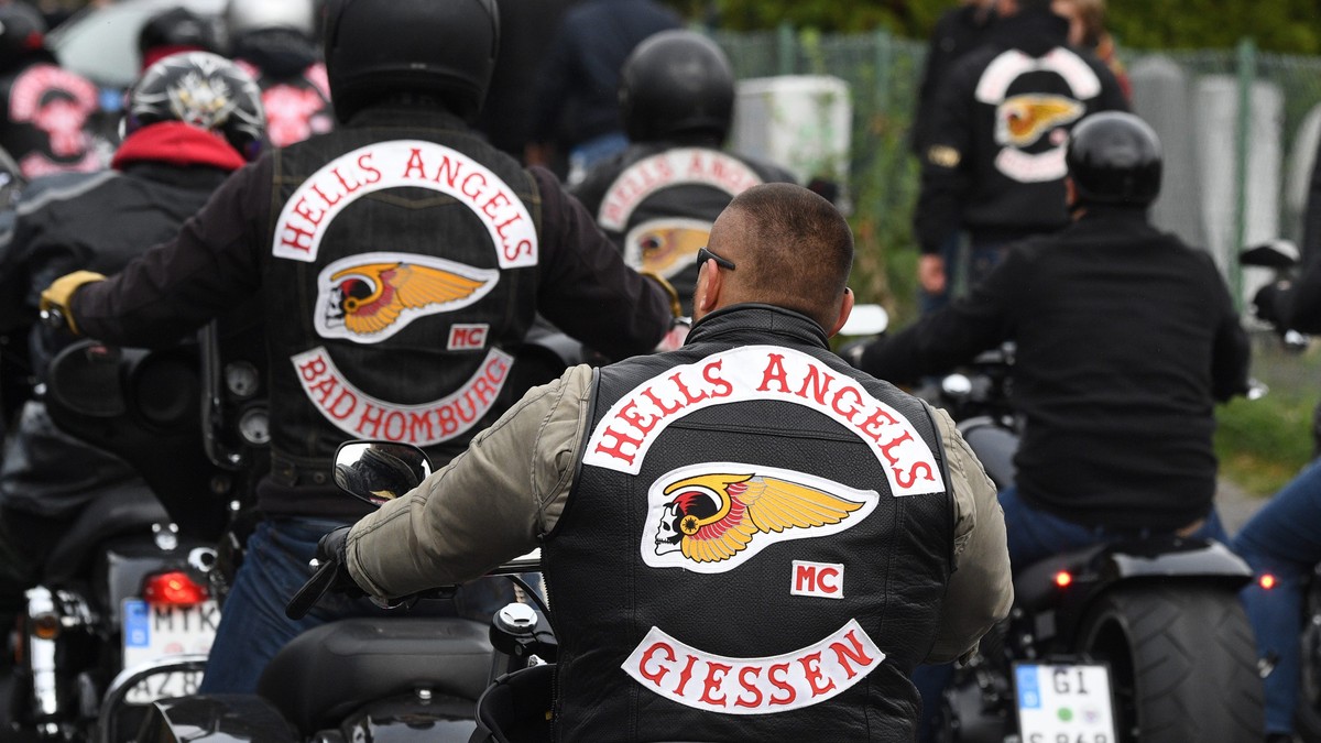 epa05582272 Hells Angels members and members of friendly rocker groups of several European countries and all of Germany arrive for the funeral of Hells Angels Giessen president Ayguen Mucukat (Aygun)  ...