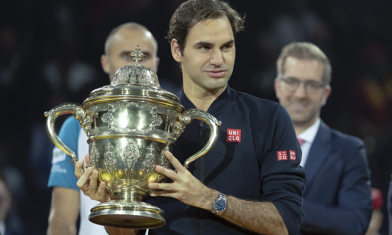 epa07127491 Switzerland&#039;s Roger Federer during the victory ceremony after winning the final against Romania&#039;s Marius Copil at the Swiss Indoors tennis tournament at the St. Jakobshalle in Ba ...