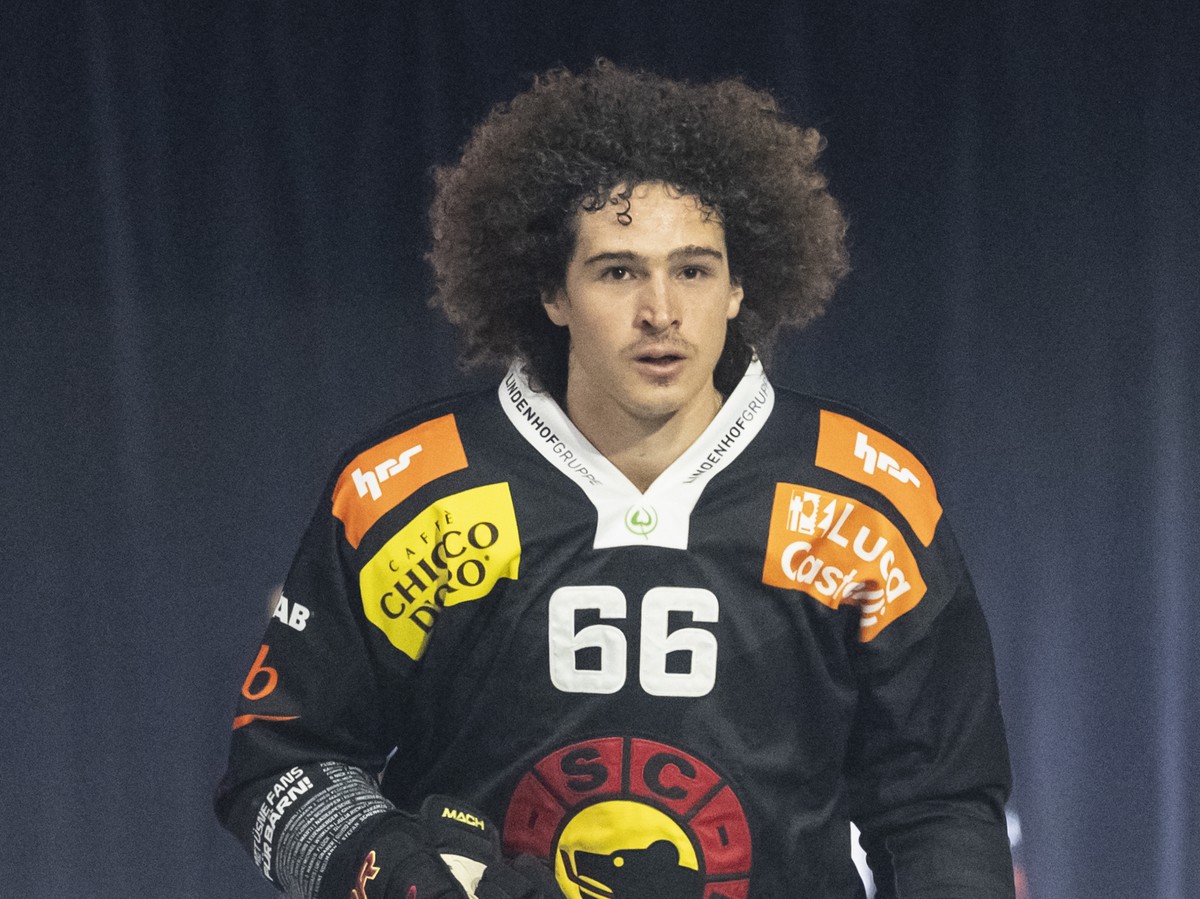 KEYPIX - Sonny Milano (SCB) laeuft aufs Eis vor dem Spiel der Eishockey National League zwischen SC Bern, SCB, und HC Ajoie, HCA, vom Freitag, 25. September 2026 in der Postfinance Arena in Bern. (KEY ...