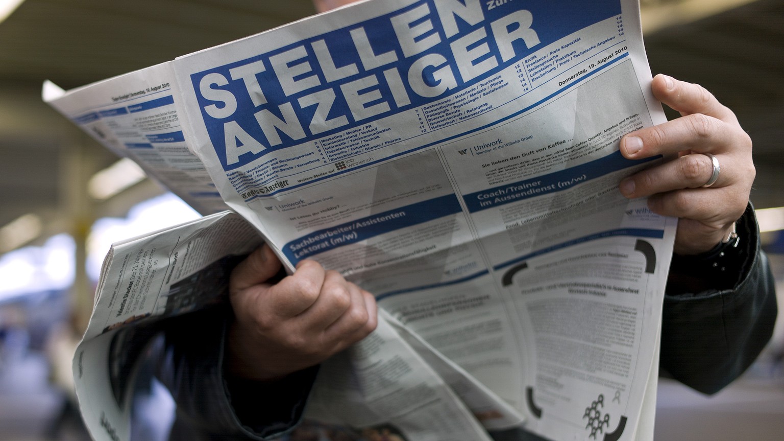 ARCHIV - ZUR MELDUNG DER DER ERHOEHTEN ARBEITSLOSIGKEIT IN DER SCHWEIZ UND DEN ZAHLEN DES STAATSSEKRETARIATS FUER WIRTSCHAFT (SECO) STELLEN WIR IHNEN FOLGENDES BILDMATERIAL ZUR VERFUEGUNG. - Ein Arbei ...