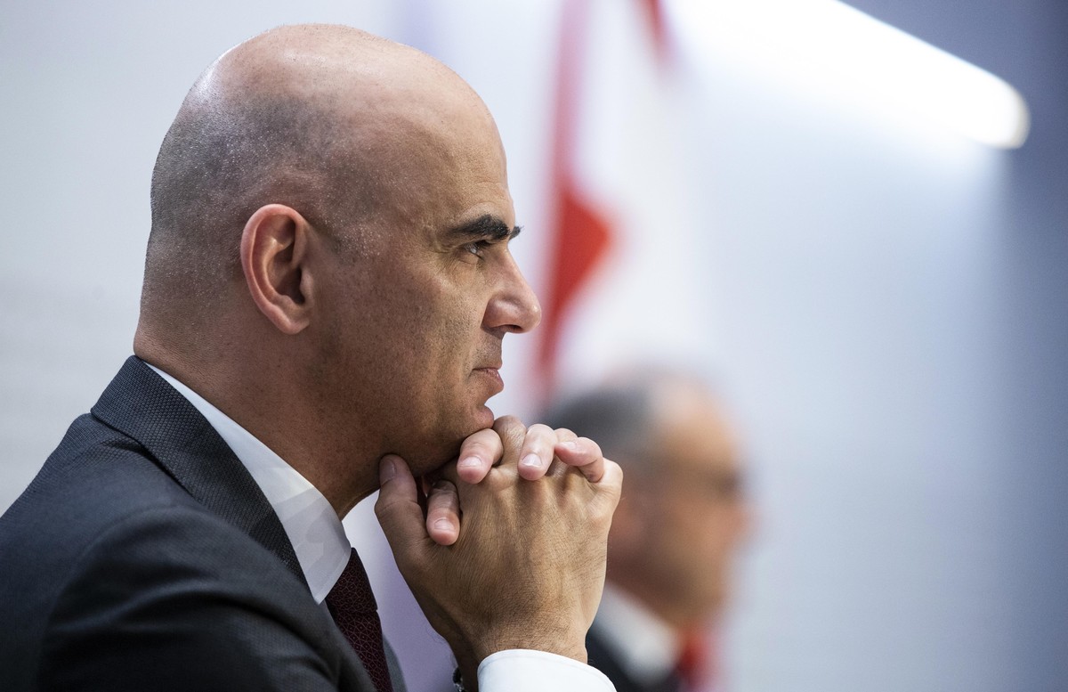 Bundesrat Alain Berset waehrend einer Medienkonferenz des Bundesrates ueber die Situation des Coronavirus, am Mittwoch, 20. Mai 2020 in Bern. (KEYSTONE/Peter Klaunzer)