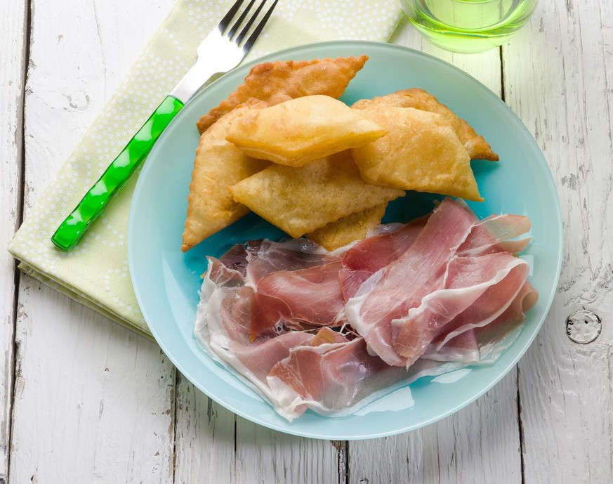 gnocco fritto with parma ham, traditional parma recipe emilia romagna italien