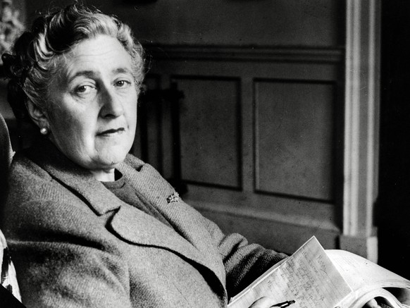 English crime mystery writer Agatha Christie at her home, Greenway House, Devon, England, 1946 / File Reference 34145-432THA PUBLICATIONxINxGERxSUIxAUTxONLY Copyright: xCinemaxLegacyxCollection/ThexHo ...