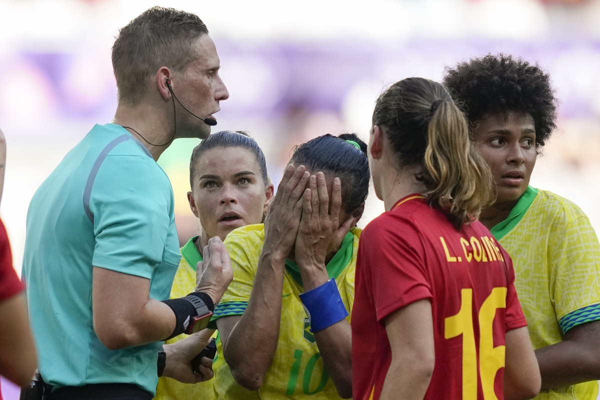 Brazil's Marta, center, reacts after receiving a red card from referee Espen Eskas during a women's Group C soccer match between Brazil and Spain, at Bordeaux Stadium, during the 2024 Summer ...