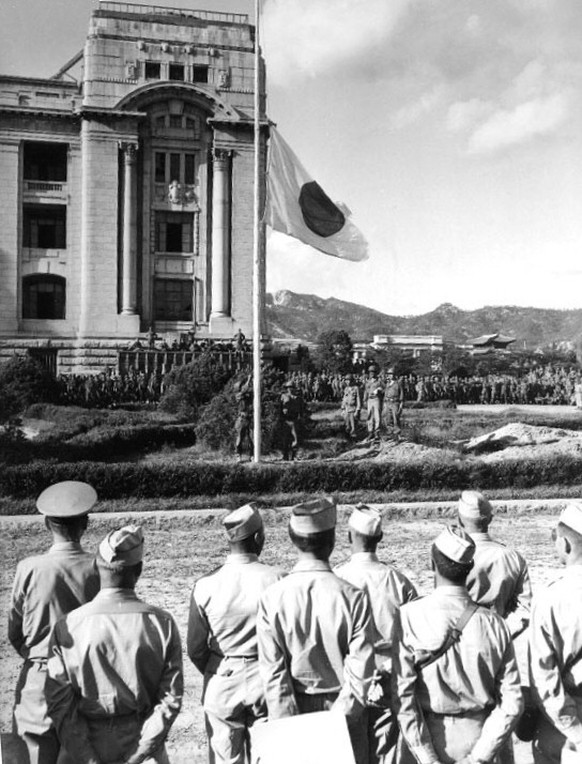 Japanese handed over the government to the US army in Seoul on 9 September 1945.
https://en.wikipedia.org/wiki/Division_of_Korea#/media/File:Surrender_of_Japanese_Forces_in_Southern_Korea.jpg