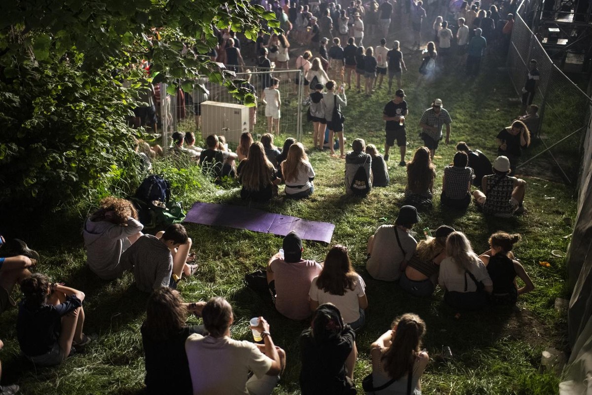 Spectators on the second day of the 43. St. Gallen Openair, on Friday, June 28, 2019, in St. Gallen, Switzerland. The music festival takes place from June 27 to 30. (KEYSTONE/Gian Ehrenzeller)