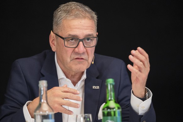 Der CEO des SC Bern, Marc Luethi, spricht an einer Medienkonferenz des SCB zu sportlichen Themen und Umstrukturierungen am Mittwoch, 30. Maerz 2022 in der Postfinance Arena in Bern. (KEYSTONE/Marcel B ...